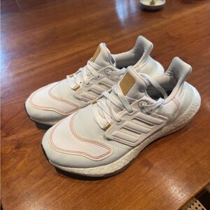 adidas Ultraboost 22 Running Shoes Women's, White, Size 8